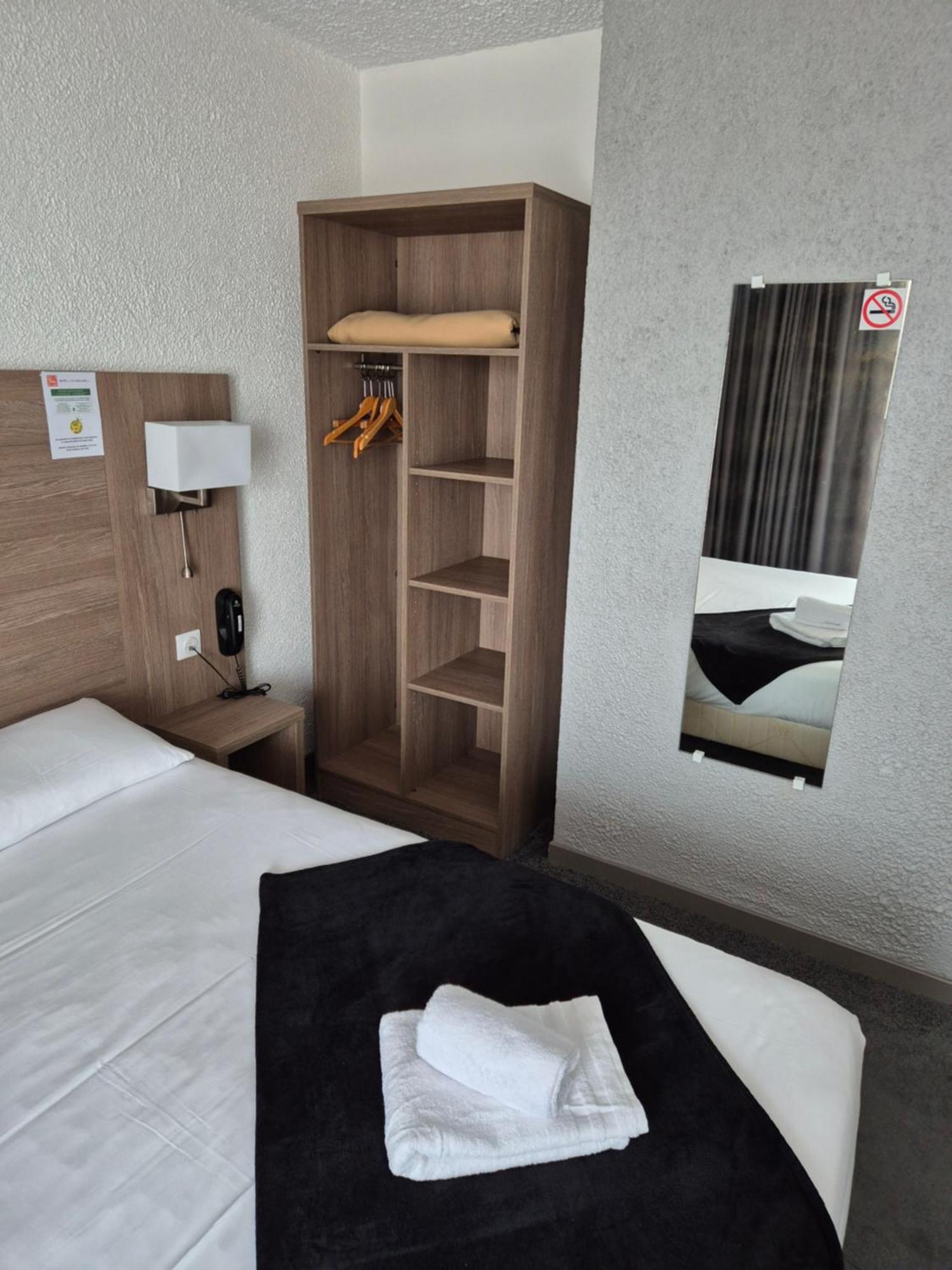 Hotel Le Challans Bagian luar foto