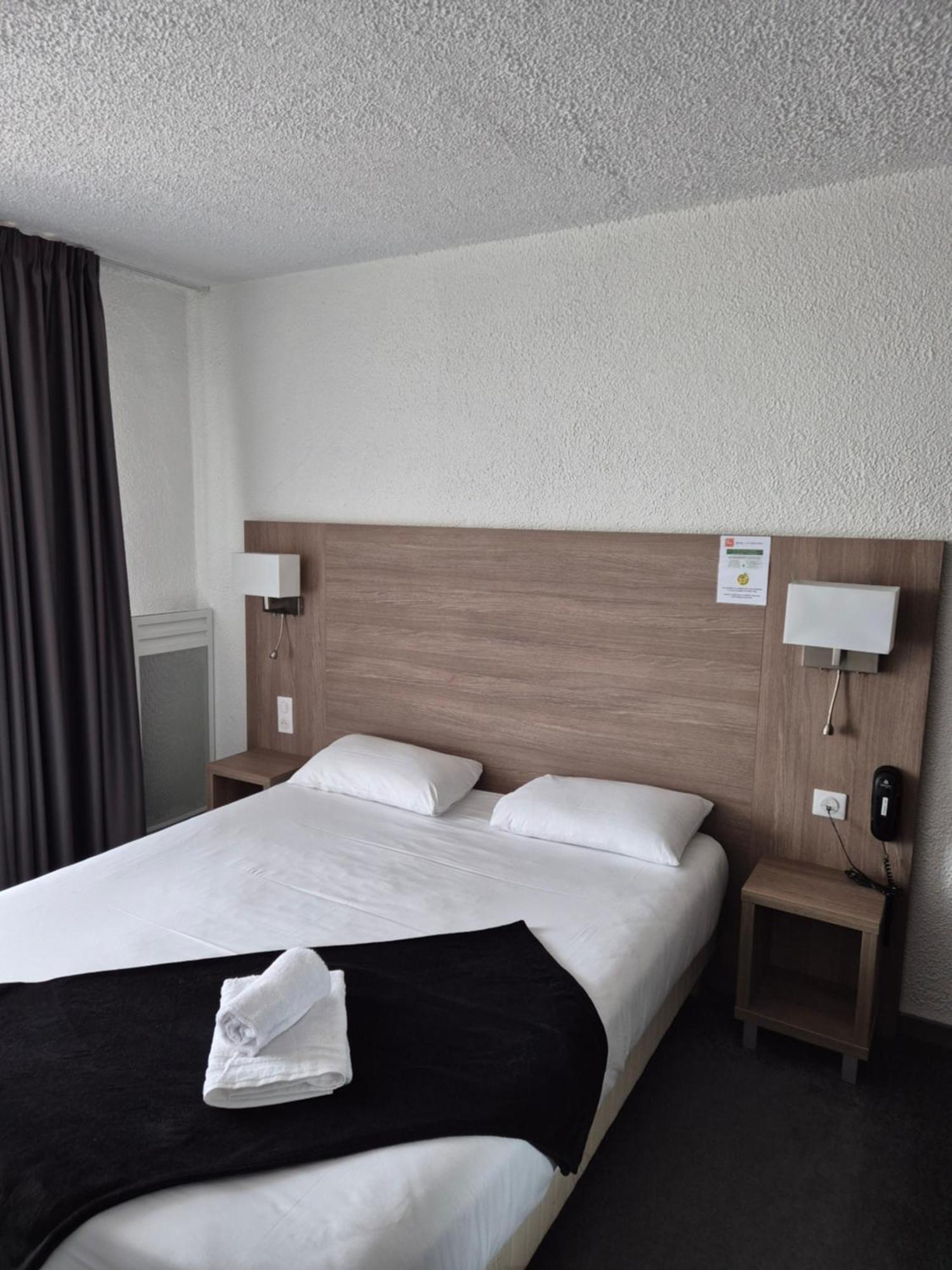 Hotel Le Challans Bagian luar foto