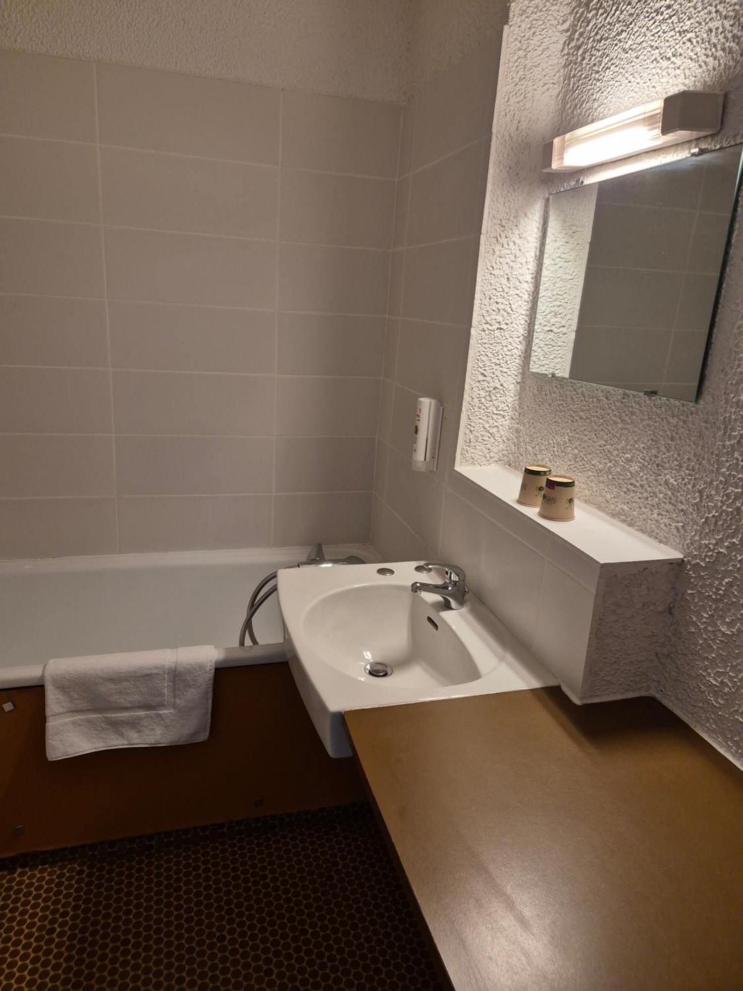 Hotel Le Challans Bagian luar foto