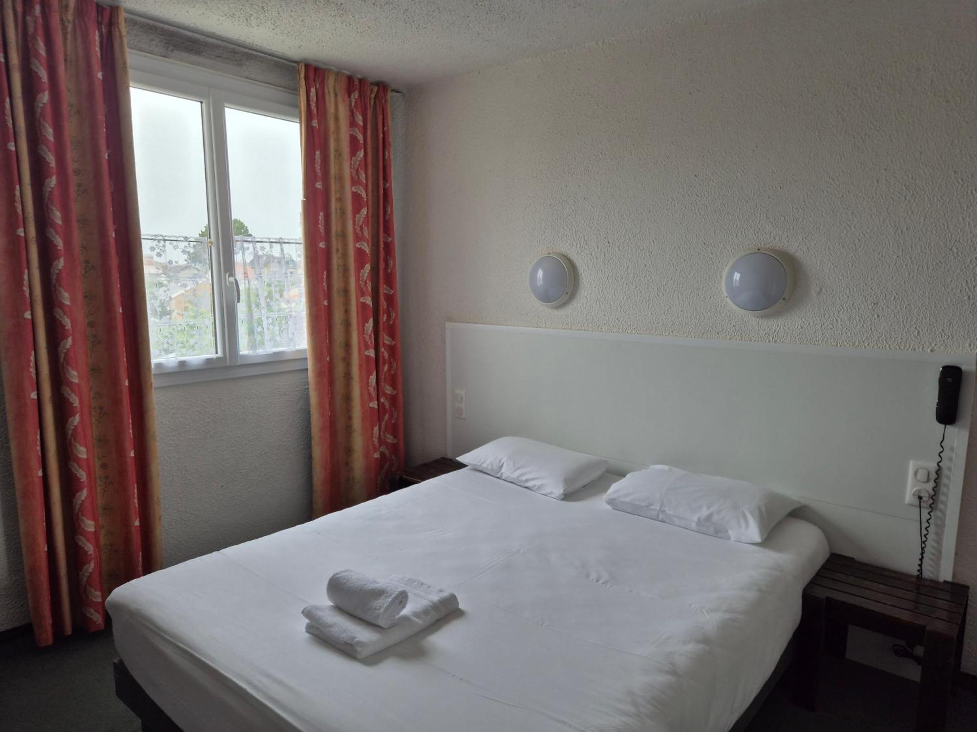 Hotel Le Challans Bagian luar foto
