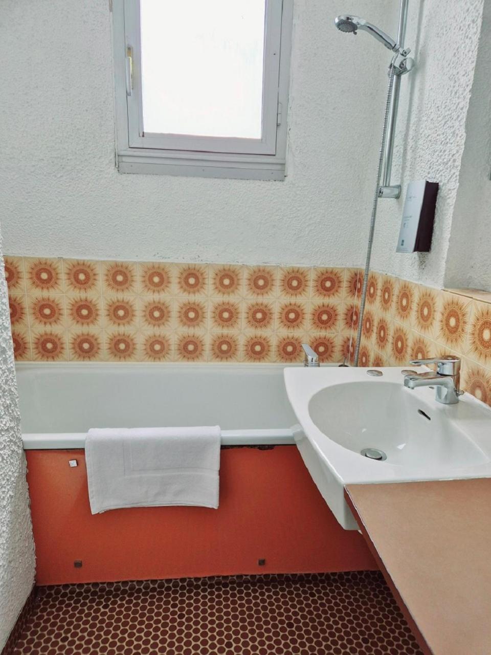 Hotel Le Challans Bagian luar foto
