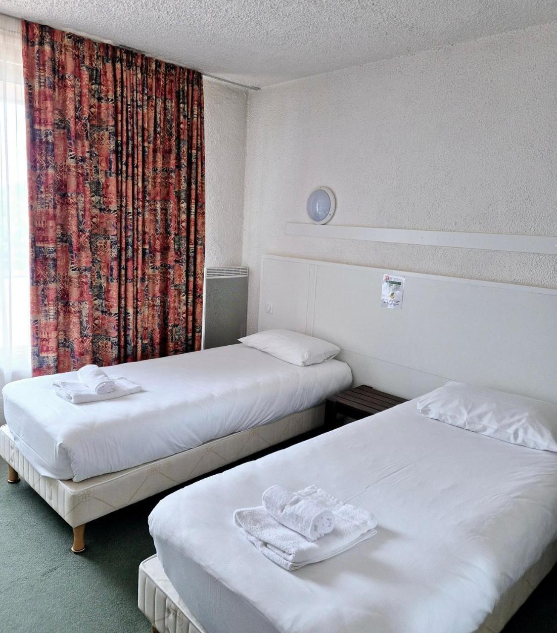 Hotel Le Challans Bagian luar foto