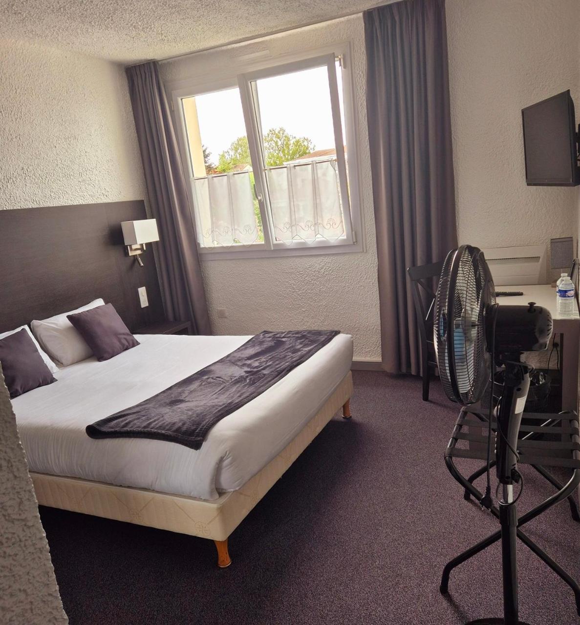 Hotel Le Challans Bagian luar foto