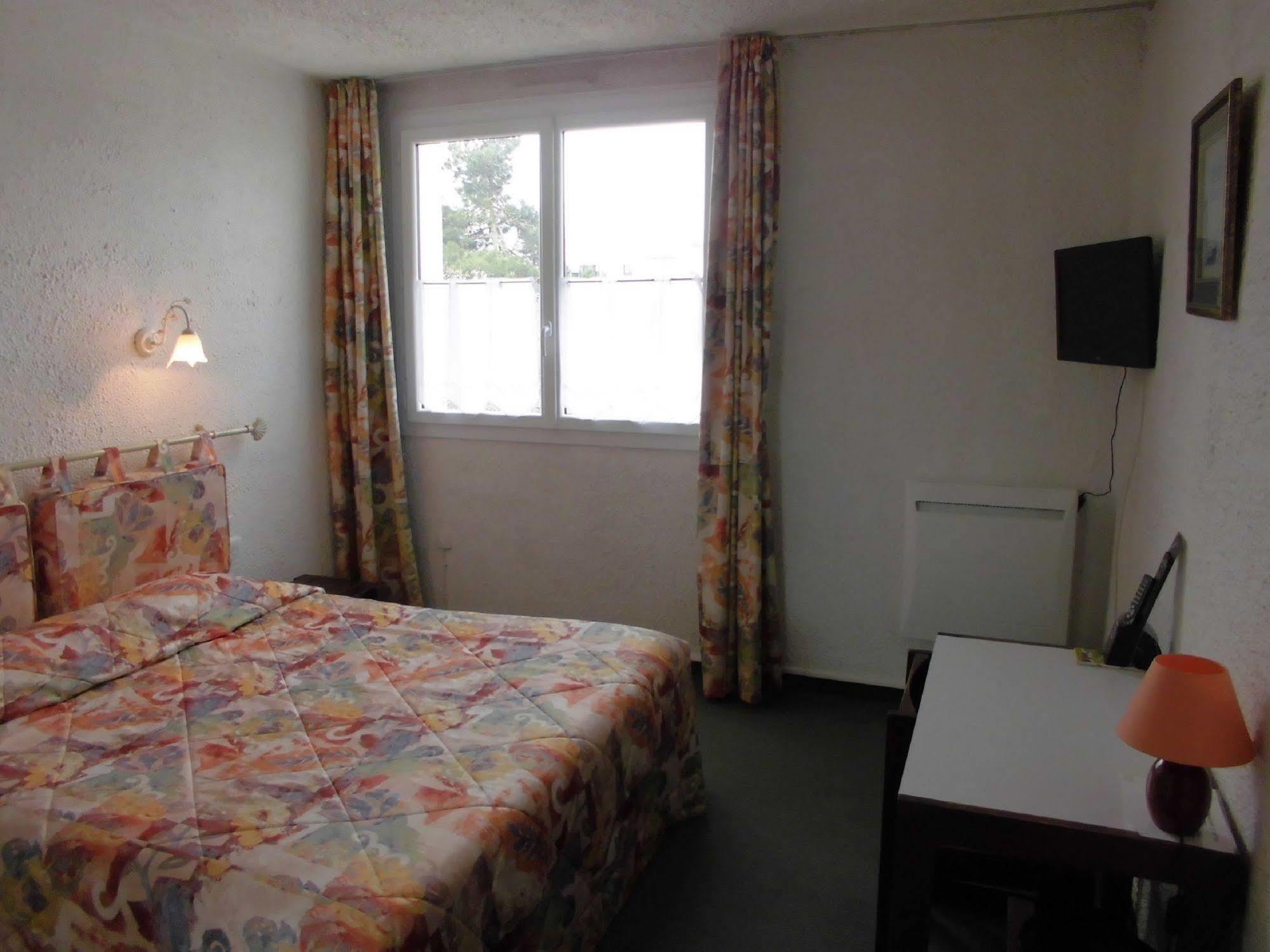Hotel Le Challans Bagian luar foto