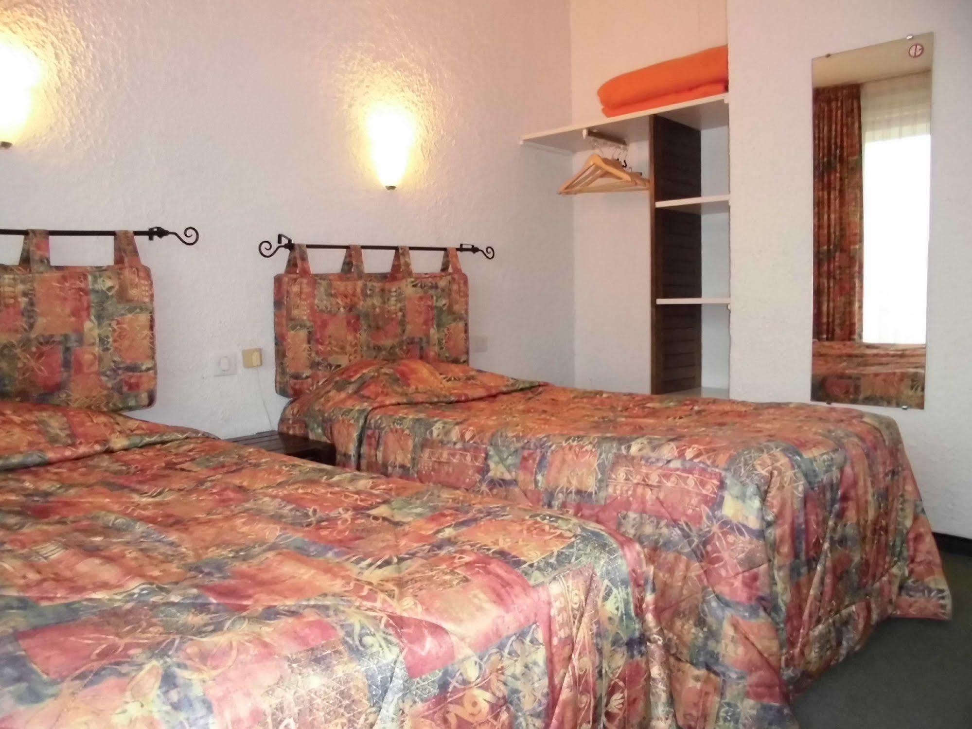 Hotel Le Challans Bagian luar foto