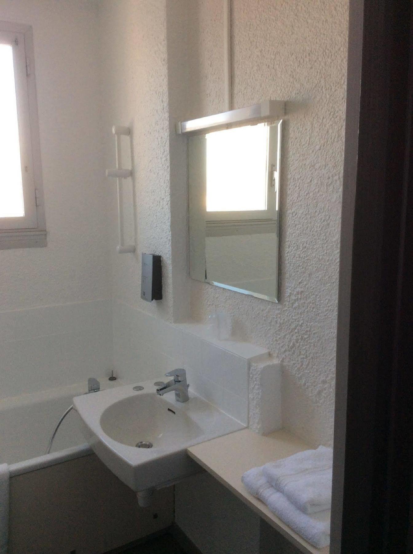 Hotel Le Challans Bagian luar foto