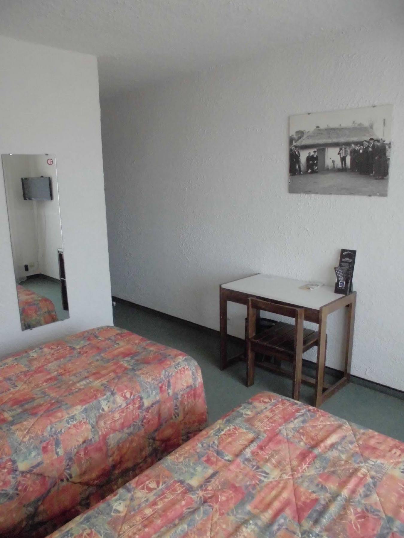 Hotel Le Challans Bagian luar foto