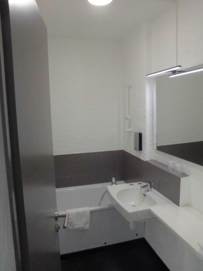 Hotel Le Challans Bagian luar foto